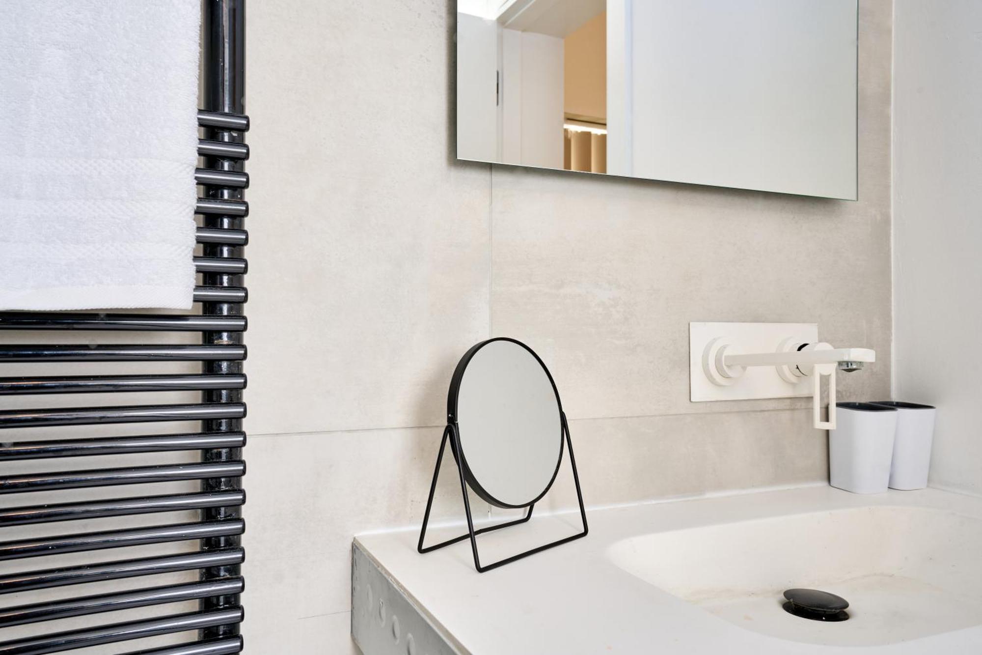 Apartment Stylish In Tigne Point Sliema