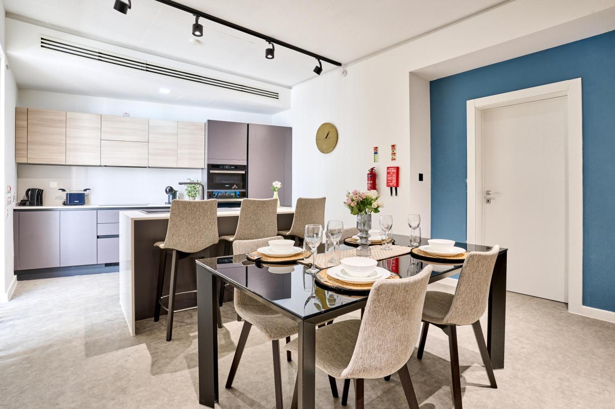 Apartment Stylish In Tigne Point Sliema